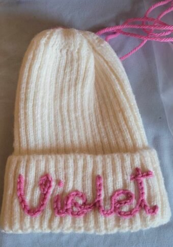 Custom Hand Embroidered Baby Hat – Soft Cotton Beanie with Name Personalization – Ideal Newborn Gift